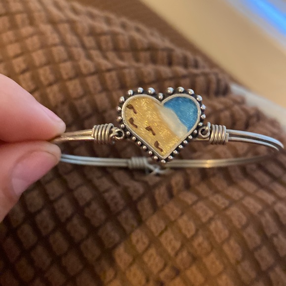 FOOTPRINTS IN THE SAND BANGLE BRACELET - Picture 2 of 2